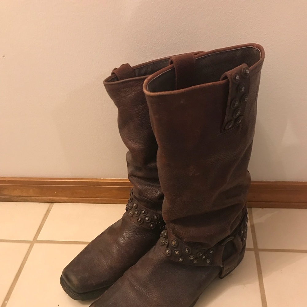 Frye Heath Disc Harness Boots